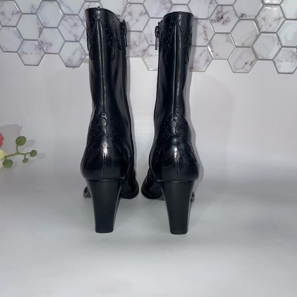 Beautiful Antonio Melani Western Boots - Picture 5 of 7